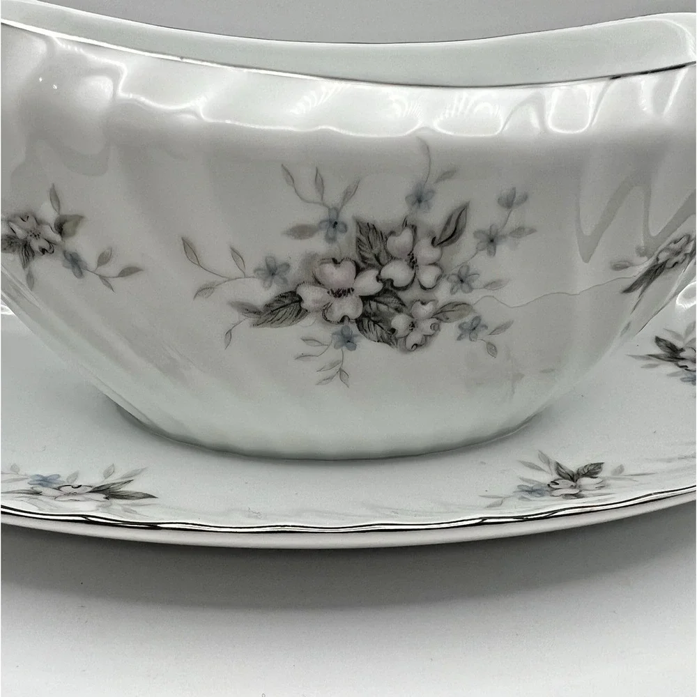 Amcrest Lady Margaret Gravy Boat Attached Underplate Fine China Platinum Japan